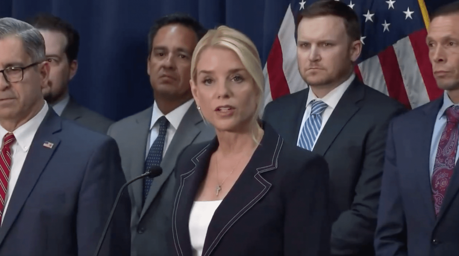 pam-bondi-el-mayo-morira-en-prision-no-hemos-terminado-con-carteles