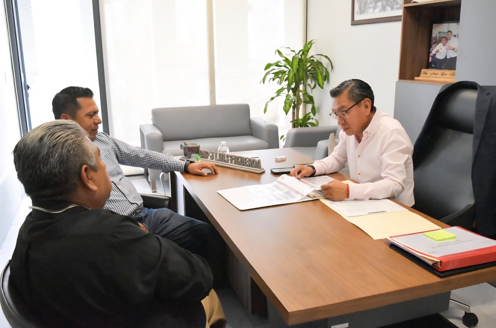 nepotismo-en-puebla-diputado-del-pt-justifica-puestos-de-su-esposa-e-hijo