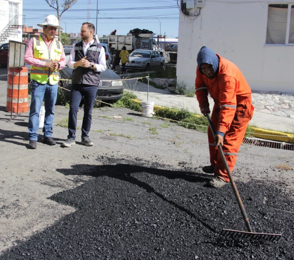WhatsApp-Image-2025-08-28-at-14.16.32-1024x906 Ayuntamiento intensifica bacheo en La Margarita con supervisión de David Aysa