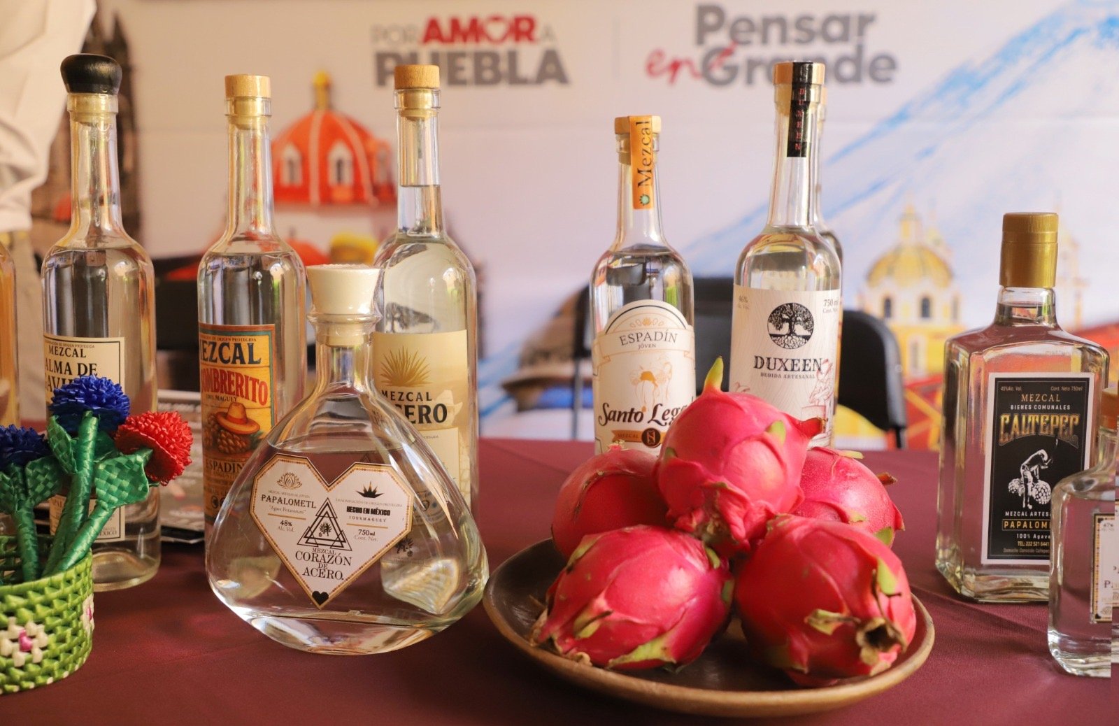 productores-poblanos-brillan-en-la-feria-del-mezcal-caltepec-2025