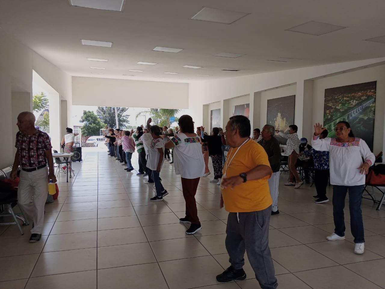 mas-de-200-abuelitos-festejan-con-ariadna-ayala-en-el-dif-atlixco