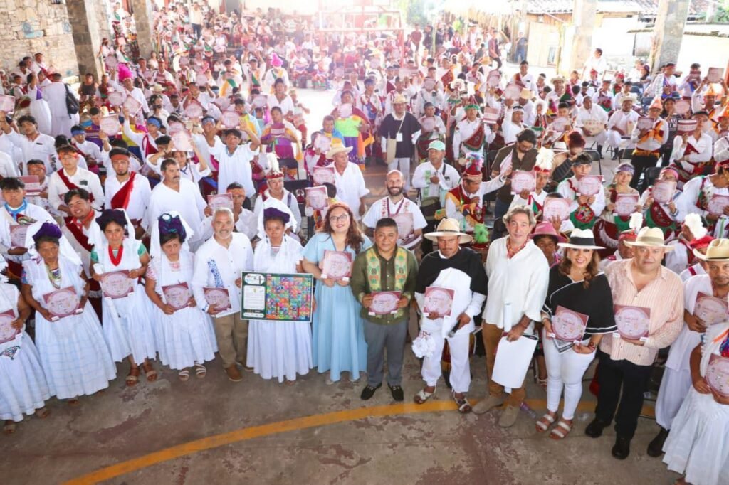 542070508_1118399340470500_409329941408126446_n-1024x682 Cuetzalan fue sede del 9.º Encuentro Nacional de Voladores 2025
