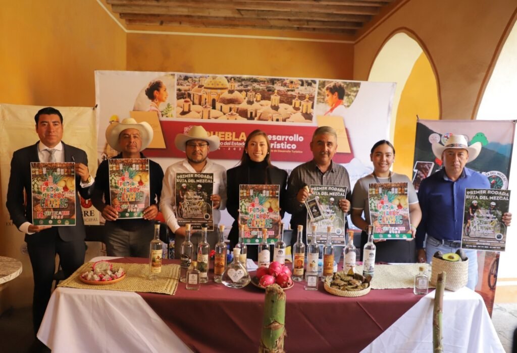 602c5f66-a410-495b-bbbd-174707e9836e-1024x700 Productores poblanos brillan en la Feria del Mezcal Caltepec 2025