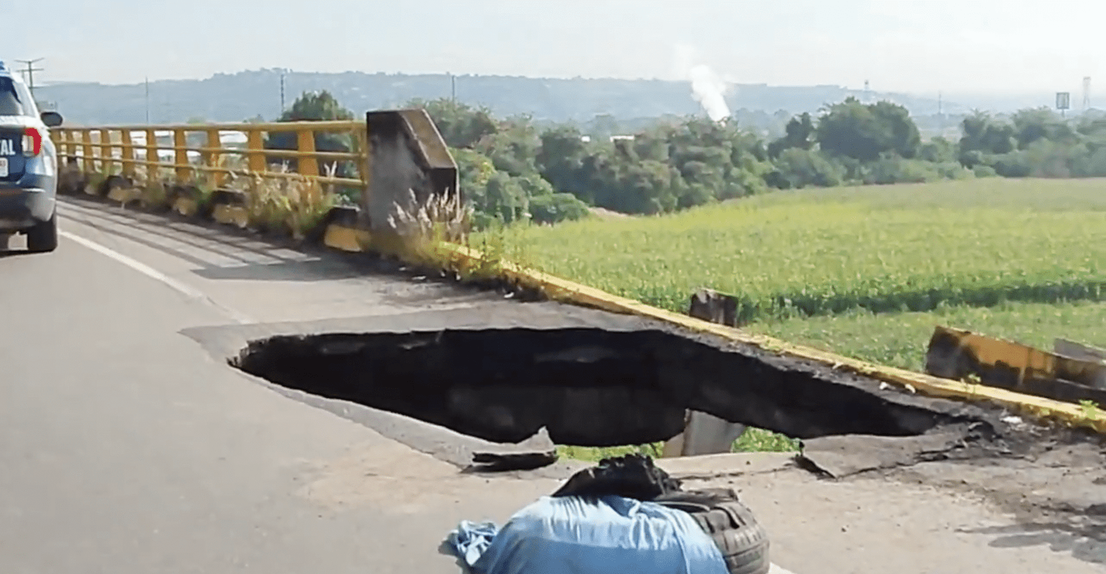 socavon-en-el-bulevar-aeropuerto-de-huejotzingo-causa-caos-vial