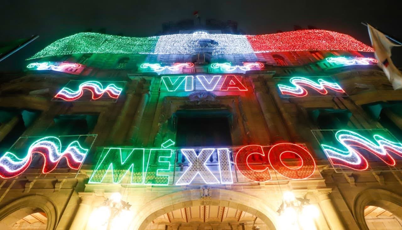 puebla-celebra-con-luces-patrias-el-inicio-del-mes-de-la-independencia