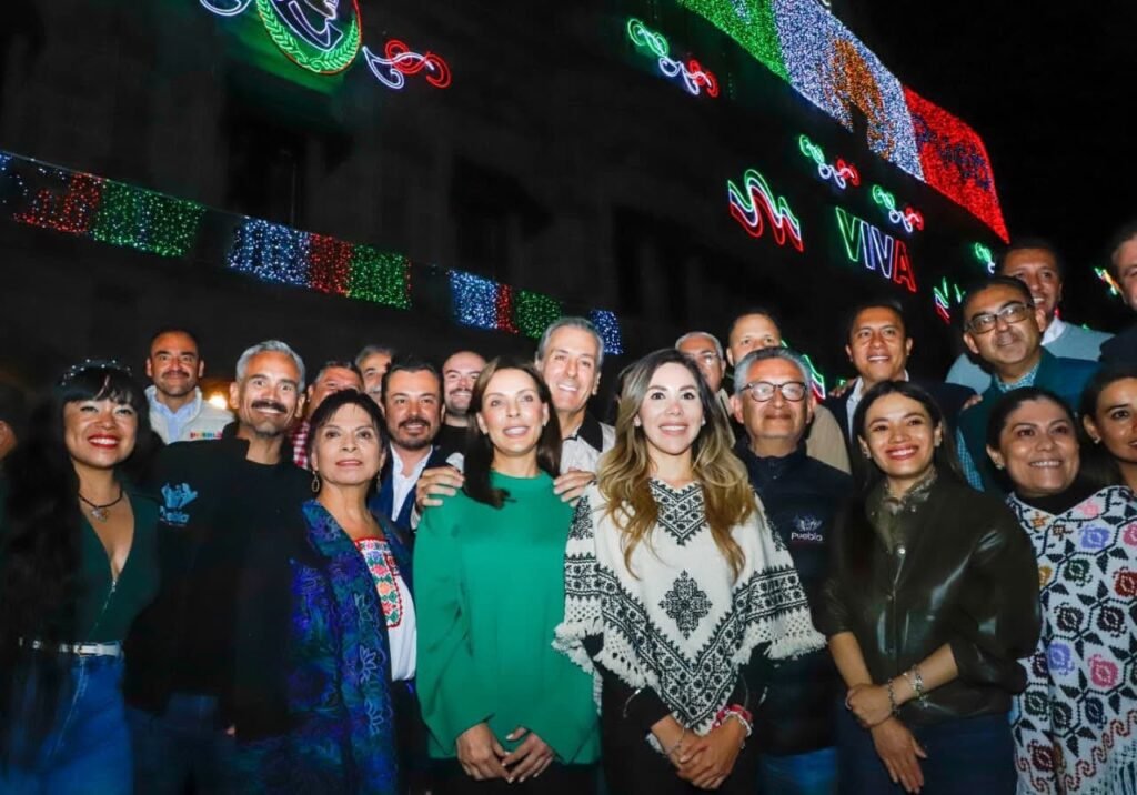 IMG_4009-1024x716 Puebla celebra con luces patrias el inicio del mes de la Independencia