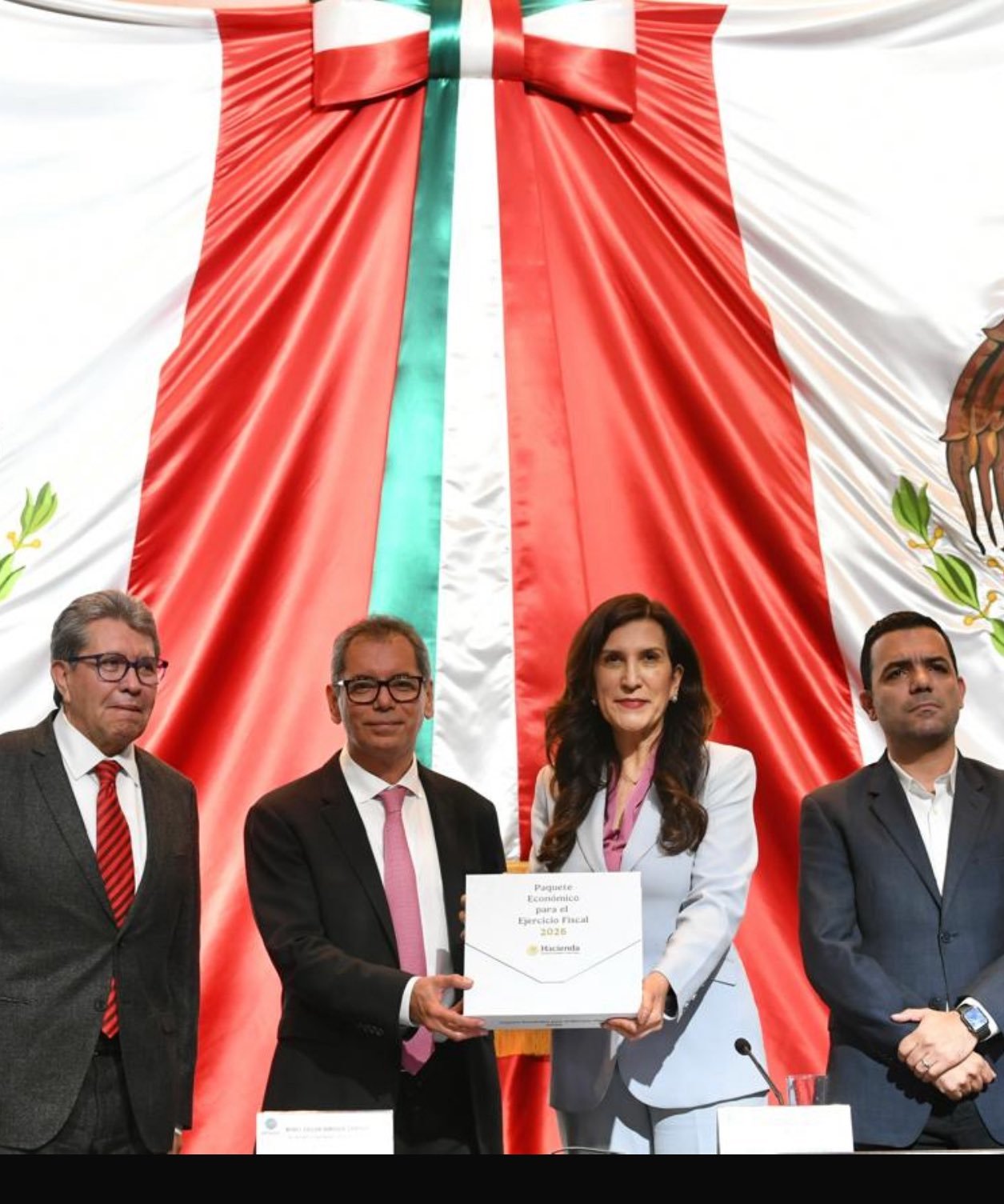 hacienda-destina-987-mil-mdp-a-becas-y-programas-sociales-en-2026