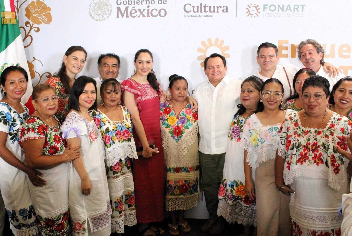 evento-original-llega-a-yucatan-artesanos-y-bordado-maya-en-escena