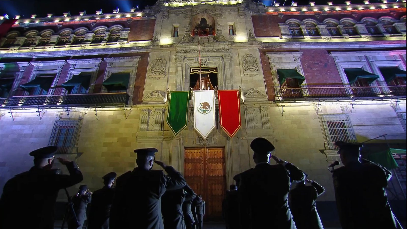 sheinbaum-hace-historia-primer-grito-de-una-presidenta-en-palacio-nacional