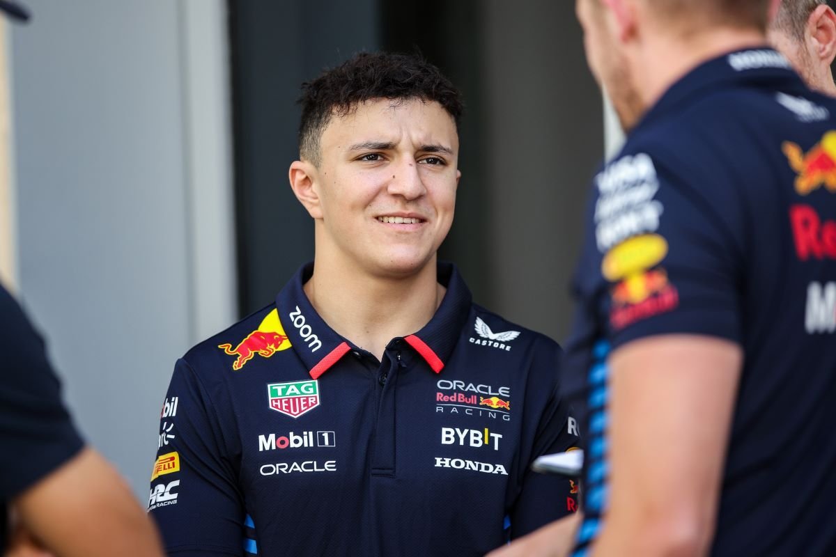 isack-hadjar-red-bull-2026-verstappen