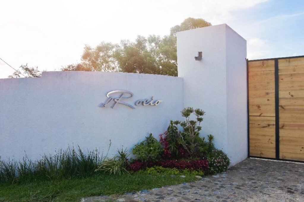 IMG_9235-1024x681 Turista trepa al mástil de voladores en Cuetzalan y es salvada por jóvenes