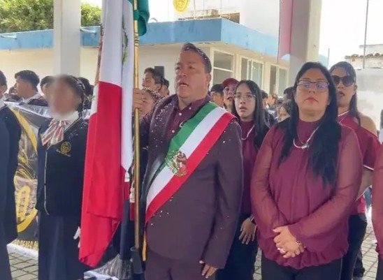 San-Matias- Dos presidentes municipales y un auxiliar, portaron indebidamente la banda presidencial en fiestas patrias
