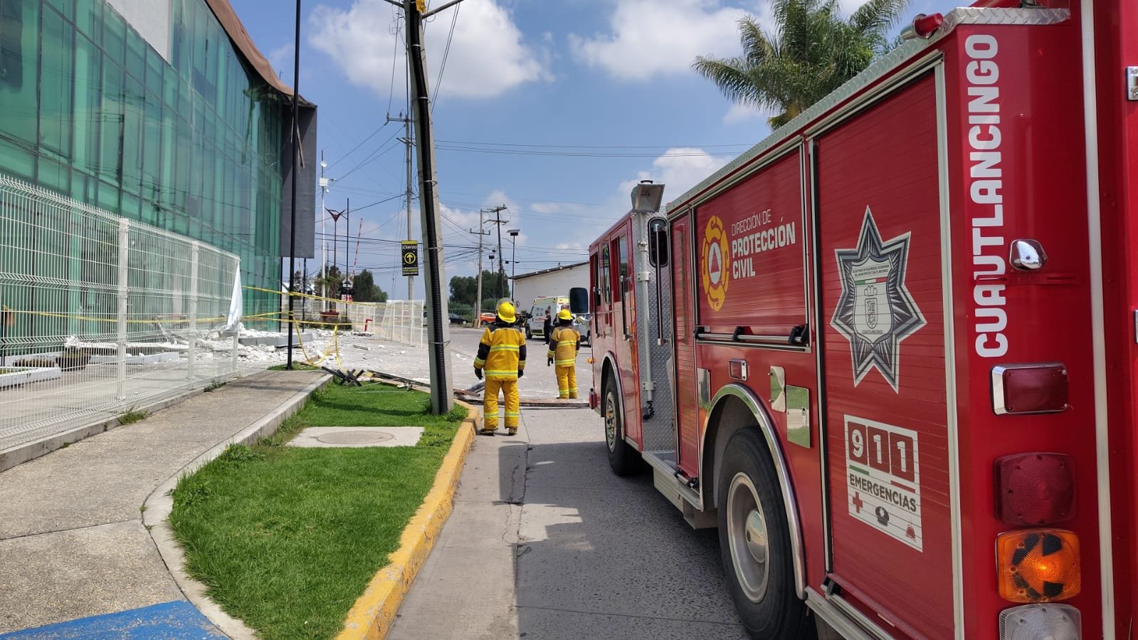 acordonan-cis-de-cuautlancingo-tras-desplome-parcial-de-su-fachada