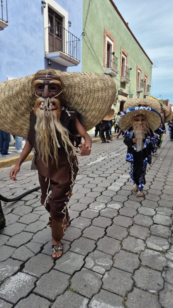 WhatsApp-Image-2025-09-08-at-10.50.49-2-576x1024 Danza de Tecuanes de Acatlán participa en el Congreso Pedagógico Internacional