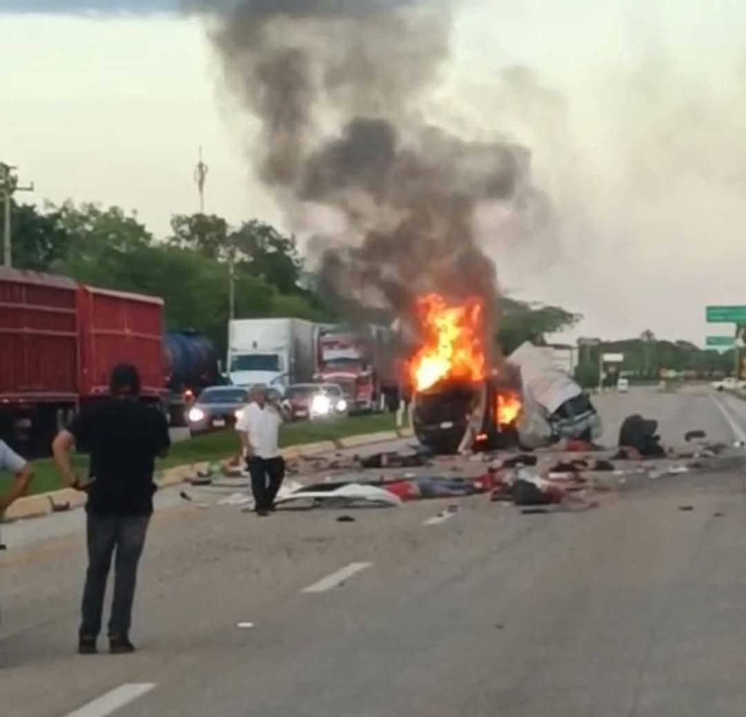 taxi-colectivo-y-camion-chocan-en-merida-campeche-16-muertos-confirmados