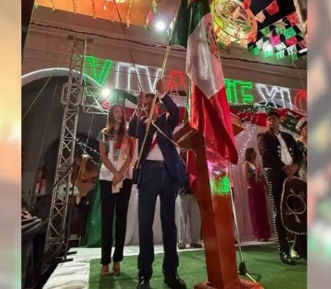 Zinacatepec Dos presidentes municipales y un auxiliar, portaron indebidamente la banda presidencial en fiestas patrias