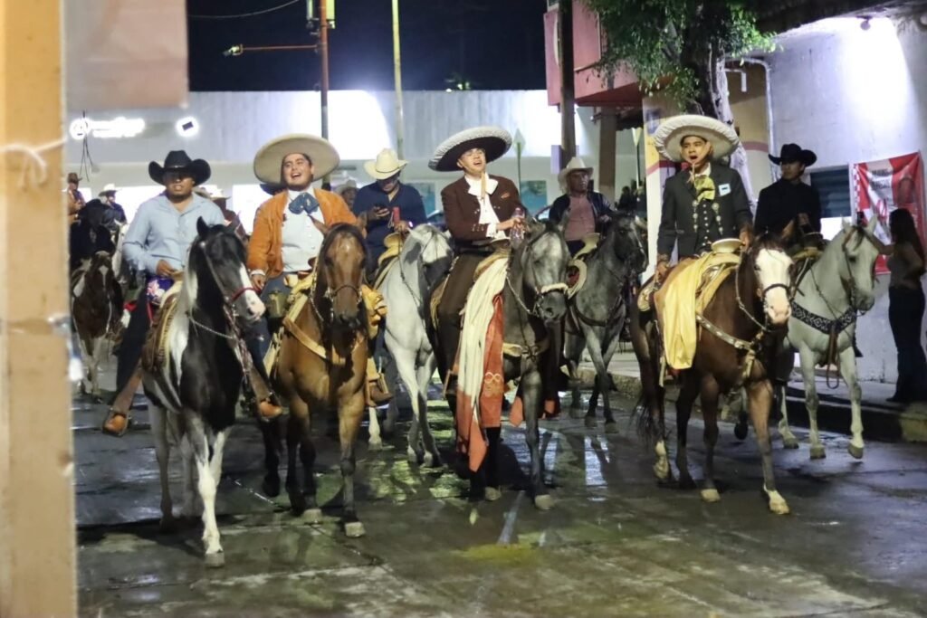 cabalgata-2-1024x683 Atlixco celebra su tradicional cabalgata con más de mil 500 jinetes y 120 carros alegóricos