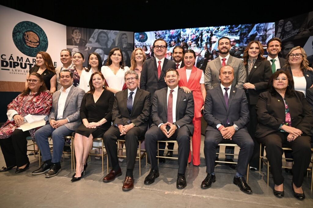 diputados-2-1024x683 Legisladores poblanos justifican alza salarial: “no será extravagante