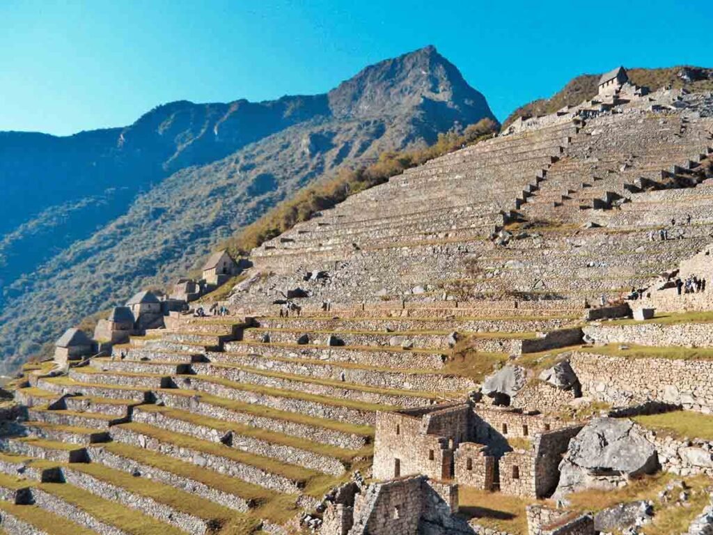 peru-ruins-000-1024x768 La ciudad milenaria de Perú que replantea los orígenes del urbanismo en América