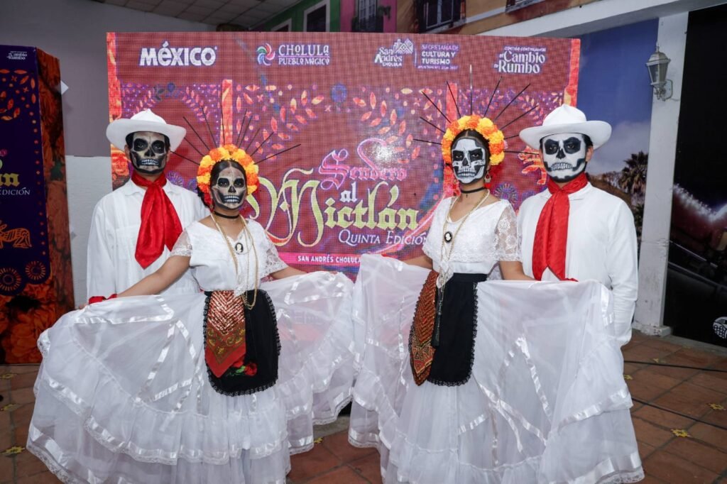 IMG_0256-1024x682 Catrinas monumentales, pan de muerto y arte en el “Sendero al Mictlán 2025”