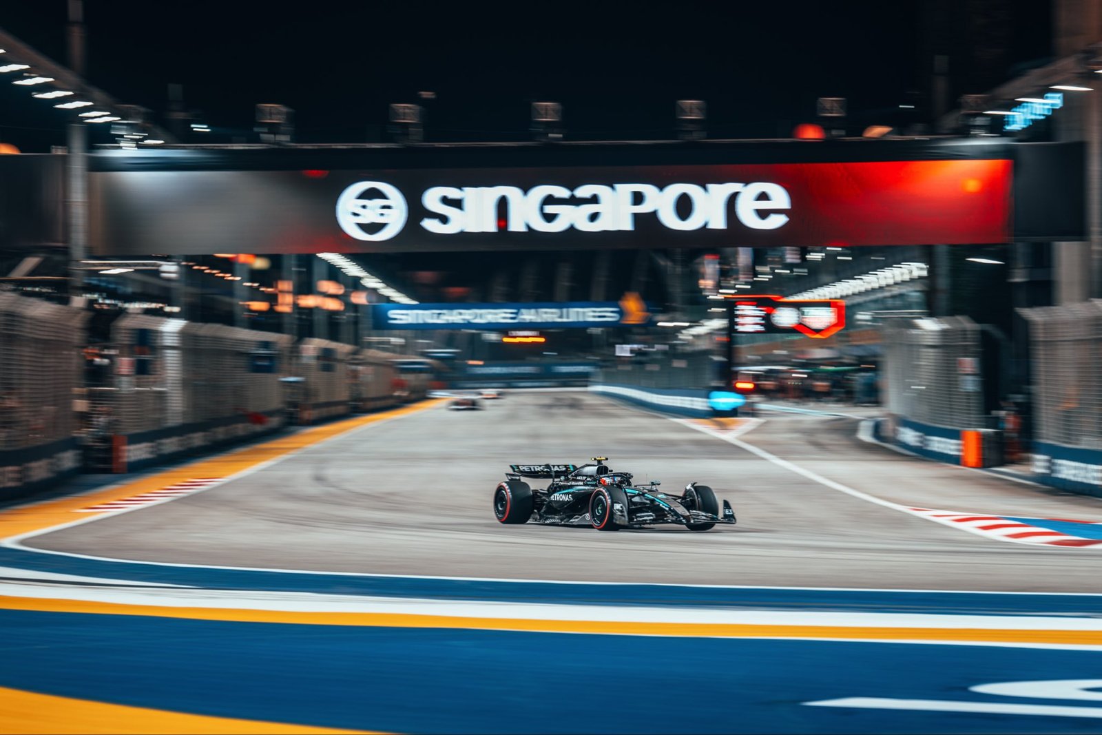 russell-pole-singapur-2025-mercedes-revive