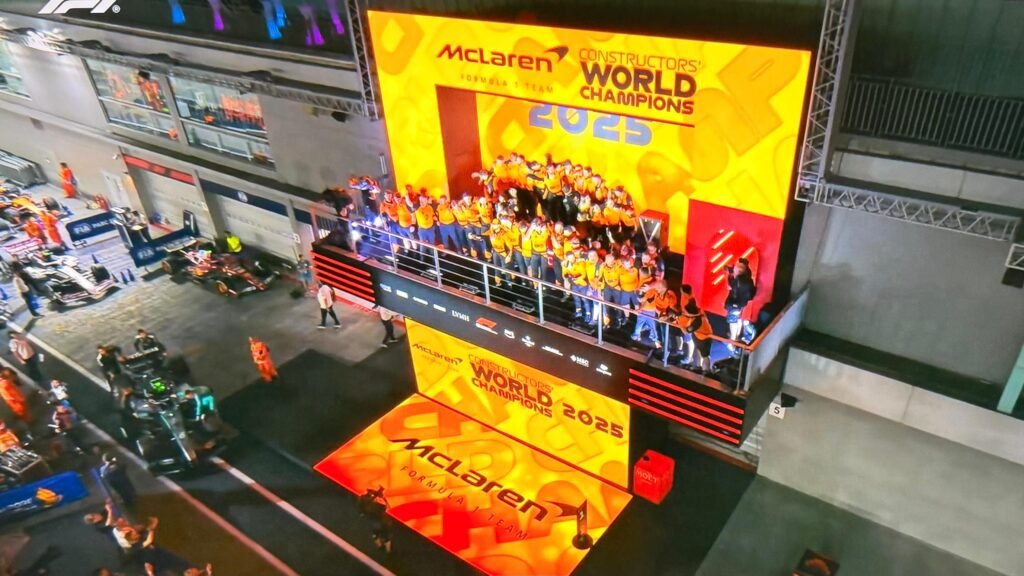 WhatsApp-Image-2025-10-05-at-08.11.53-1024x576 George Russell domina en Singapur y McLaren asegura el Campeonato de Constructores 2025